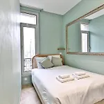 Charming, Cozy And Air-Conditioned Paris 17