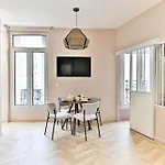 Charming, Cozy And Air-Conditioned Paris 17