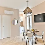 Charming, Cozy And Air-Conditioned Paris 17