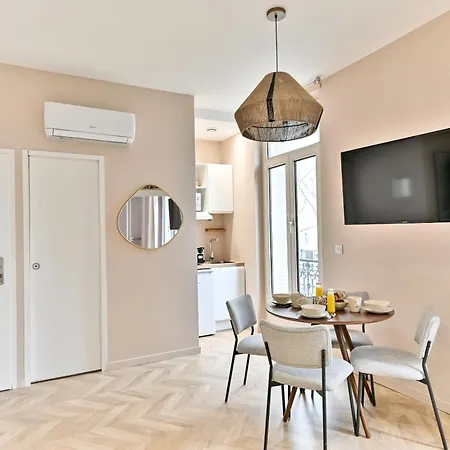 Appartamento Charming, Cozy And Air-conditioned 17 Parigi